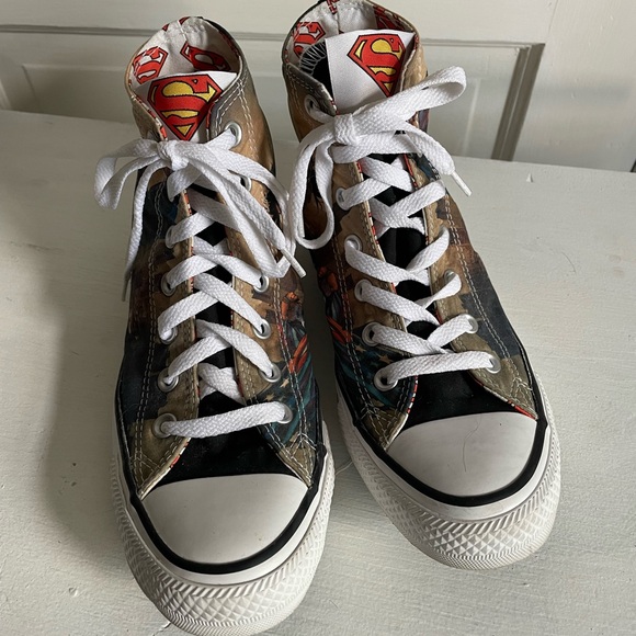 Unisex Superman DC Comics Converse. Mens size 6, women’s size 7.5/8. - Picture 1 of 9
